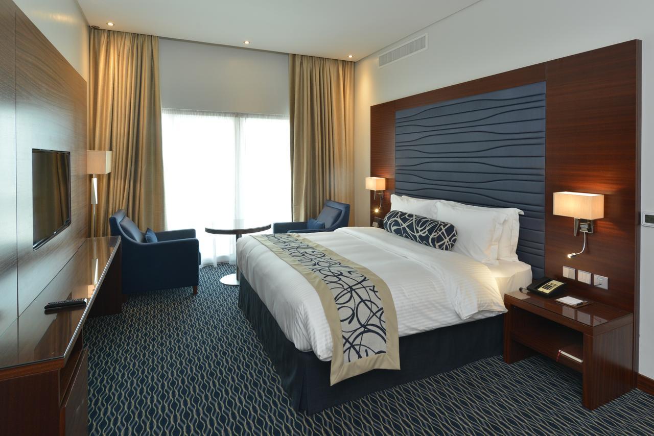 Ramada By Wyndham Manama City Centre Exterior photo