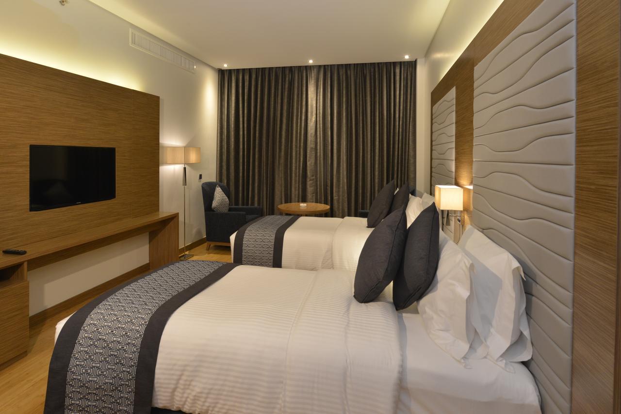 Ramada By Wyndham Manama City Centre Exterior photo