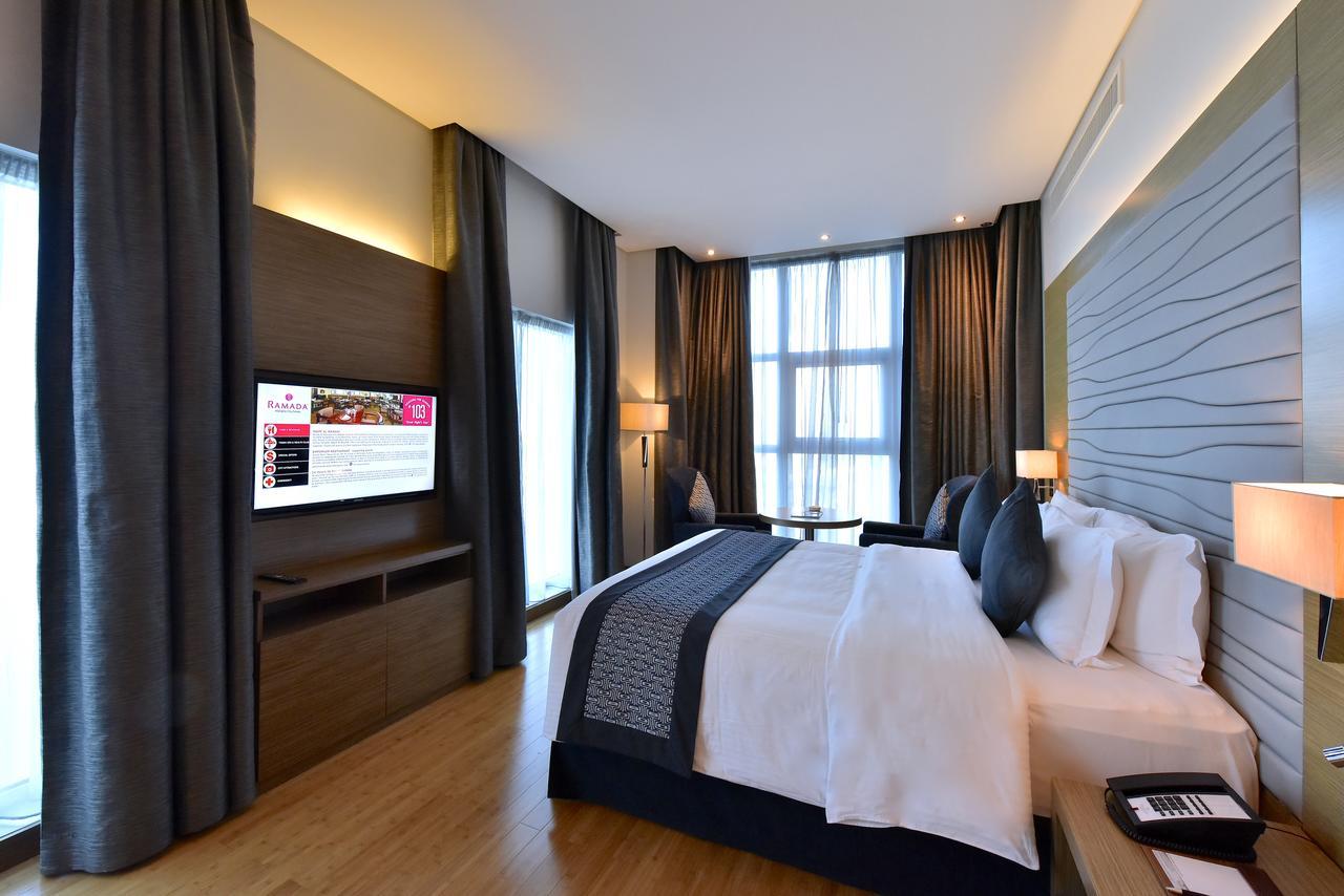 Ramada By Wyndham Manama City Centre Exterior photo
