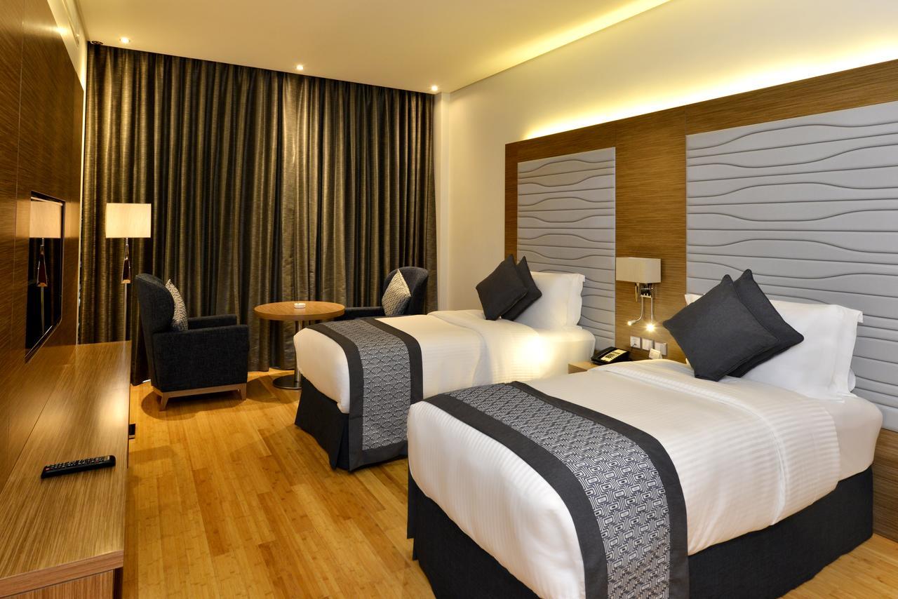 Ramada By Wyndham Manama City Centre Exterior photo