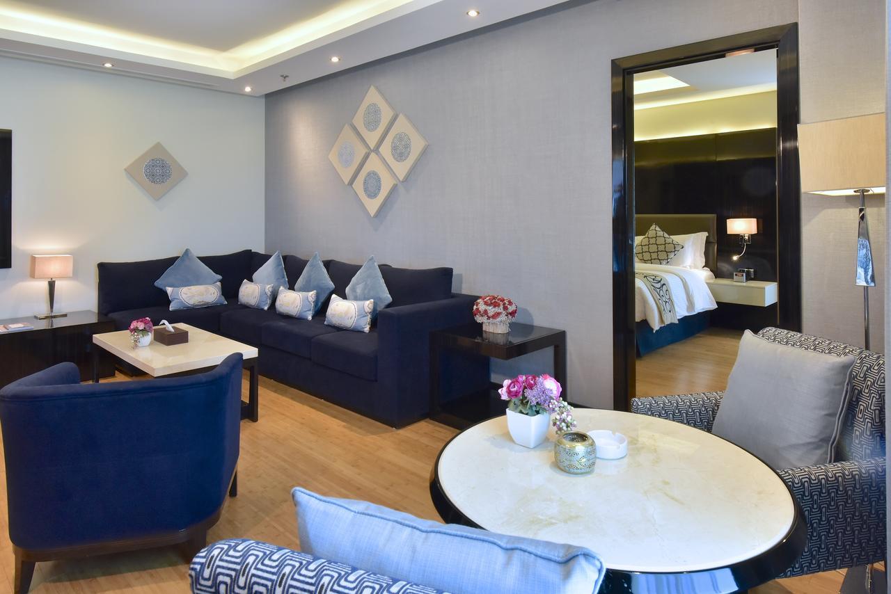 Ramada By Wyndham Manama City Centre Exterior photo