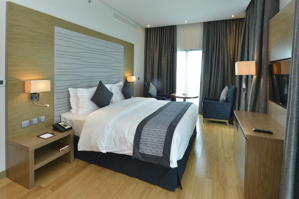 Ramada By Wyndham Manama City Centre Exterior photo
