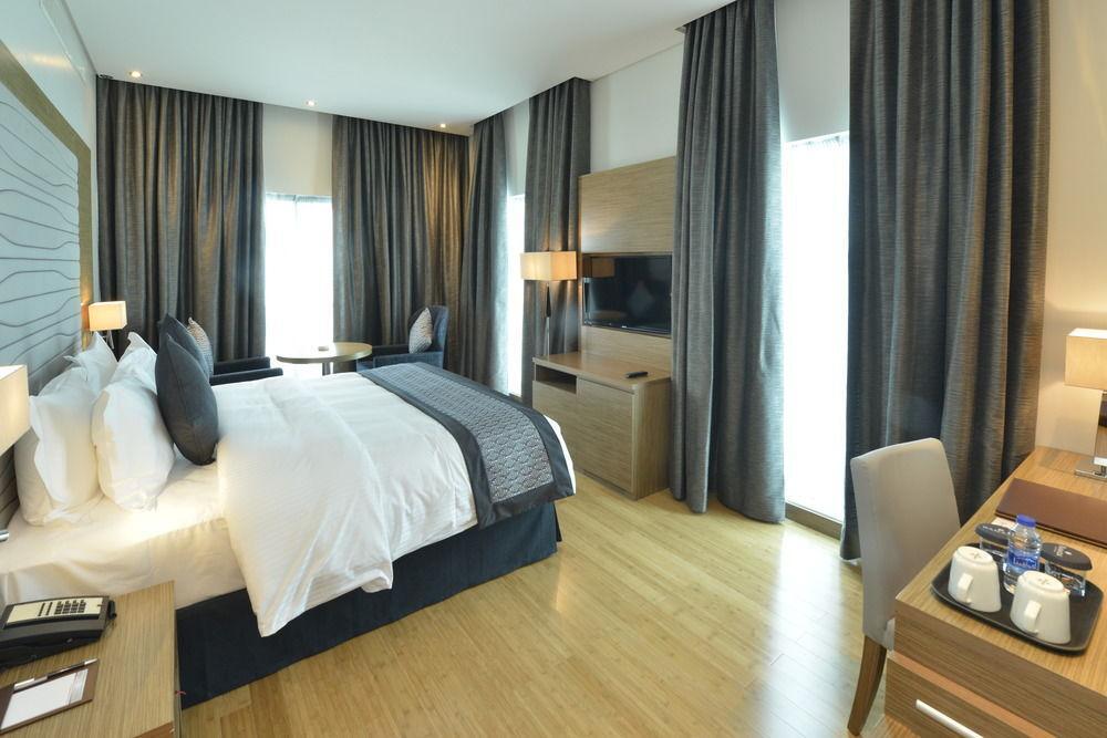 Ramada By Wyndham Manama City Centre Exterior photo